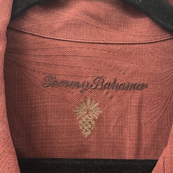 Tommy Bahama Maroon Textured Short sleeve button down - large - 100% silk - Picture 2 of 5